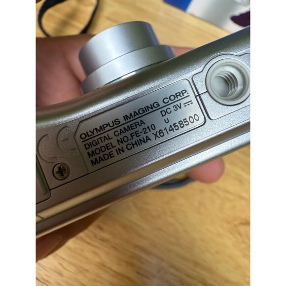 Olympus FE-210 Digital Camera 7.1 MP + Strap + OEM Cables (TESTED) Silver AA Bat - Picture 10 of 10